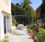 Sea view garden apartment with pool option. Near beach between Nice and Monaco
