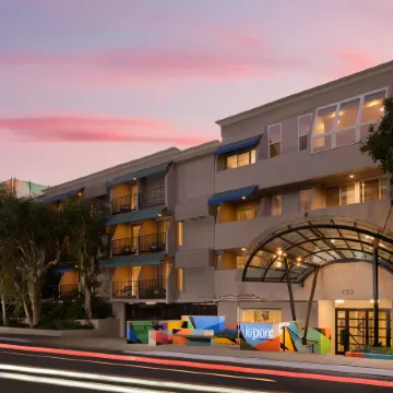 Le Parc at Melrose Отели рядом с достопримечательностью «Улица Сансет-стрип»