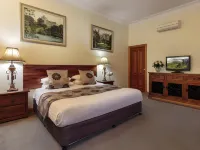 Mt Tamborine Stonehaven Manor Hotels in Clagiraba
