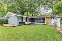 Stylish & Serene Bungalow - 2BR - Fireplace - Backyard Hotel in zona Columbus Museum