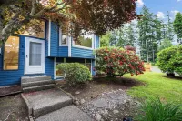 Spacious Modern Retreat w Game Room and Yard Hotels near Swans Trail Farms