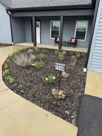 Minutes to Cornell, IC, Airport, Hiking, Wineries, Peaceful Views!