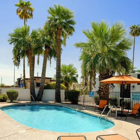 ~Villa Golden~ Centrally located, King Bed!
