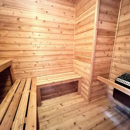 Spacious + Private Ski Lodge on 20+ Acres - 10 min to Stratton, 5 min to Bromley