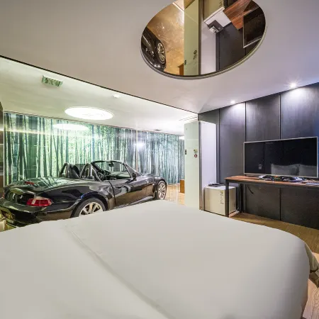 H Drive Hotel