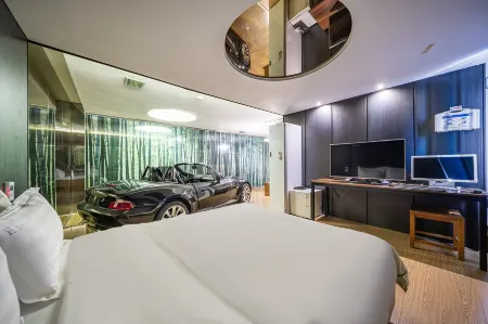 H Drive Hotel