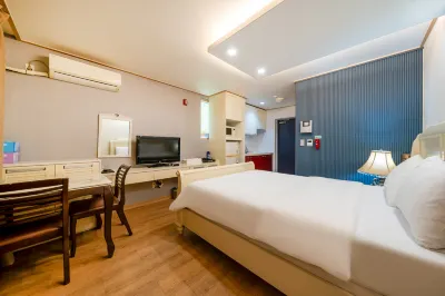 Ian Residence Hotels near Donghan Bowling Center