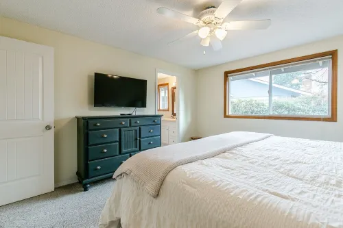 Cheerful, Comfortable and Convenient 3 Bedroom Home