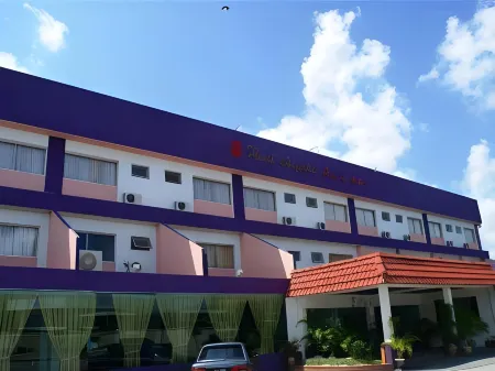 Angsoka Hotel Отели в г. Hilir Perak