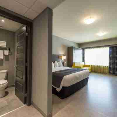 Hotel & Suites le Dauphin Drummondville Rooms