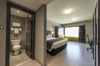 Hotel & Suites le Dauphin Drummondville Hotels in Драммонвіль