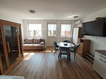 Apartment Honey Bee with Sauna