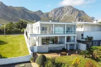 Hermanus Beachfront Lodge - balcón