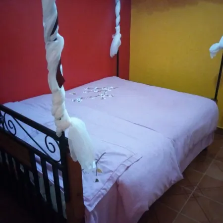 Zombewood Hotel Отели в г. Китуи