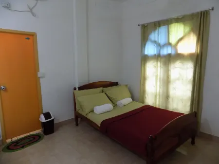 The Red Keep Отели рядом с достопримечательностью «Нилавели Бич»