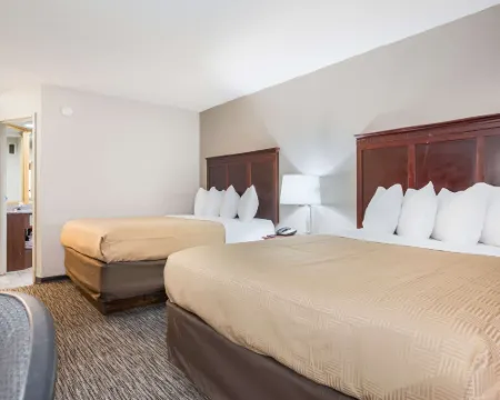 Clarion Inn and Suites Airport Hotels in Cascade