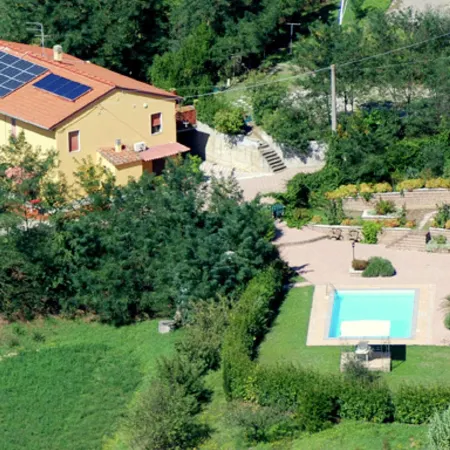 Sunlit Home with Pool Отели в г. Фучеккьо
