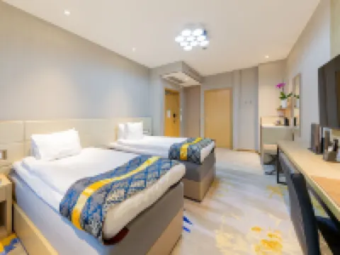 ليفينجتون هوتل Hotels near مطار أرلاندا، الصالة 3