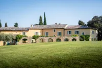 Château les Crostes - Pools