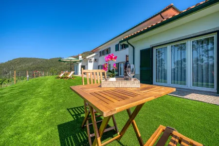 Central Suites Arouca Отели в г. Нешперейра