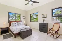 4-Br Pool Villa - Garden & Beach Access - Villas