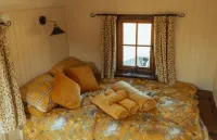 Glamping in Wiltshire in our Luxury Shepherds Hut
