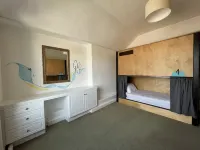 Leevin Hostel George