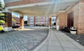 Pearl Street Hotel & Suites