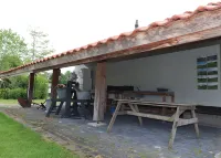 Tent Lodge Kreas in Twijzel Hotel dekat Buitenpost