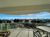 Charming Studio for 2 - Pool Views - Next Door to Alys! - vue mer