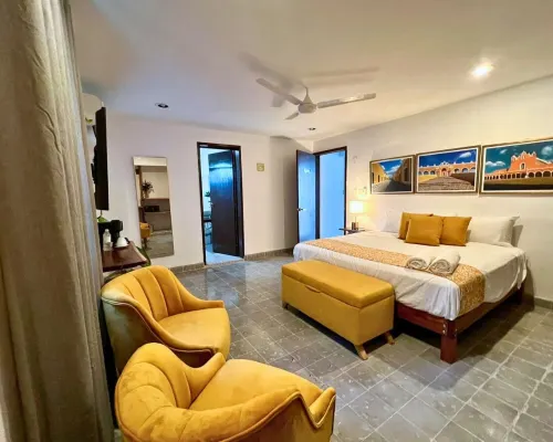 Casa Ekinox Hoteles cerca de Centro Comercial Altabrisa