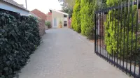 Fully Furnished 3 Bedroom House in in Pentagon Park Bloemfontein