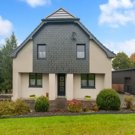 Holiday Home in Bullingen with Garden