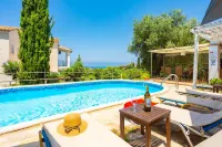Villa Mavrikia - Villas