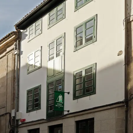 Pensión Rua Nova Отели рядом с достопримечательностью «Praza da Quintana»