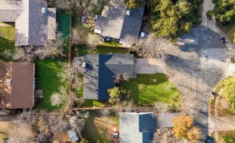 Private Yard w/ BBQ & Games, Steps to South Congress & Barton Creek Clarksburg