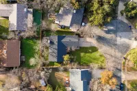 사우스 콩그레스 및 바튼 크릭 클락스버그까지 몇 걸음, 바비큐 및 게임 있는 프라이빗 야드