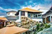 Avian Court Hotel