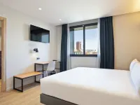 Hotel Brick Barcelona Hotels near Las Arenas