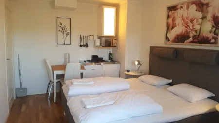 SJÖTORPS Hostel Отели в г. Мариестад