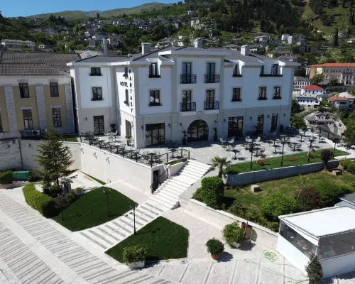 ホテル ファンタジー ジロカストラのホテル