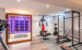 Luxury 3Br 2BA Townhome with Private Hot Tub, Gym, BBQ by Globalstay