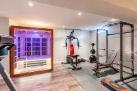 Luxury 3Br 2BA Townhome with Private Hot Tub, Gym, BBQ by Globalstay