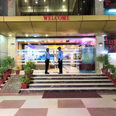 Hotel SGT Plaza Hotel dekat Stupa Chaukhandi