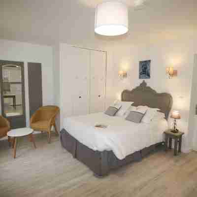 Logis Hôtel Au Clos Paillé Rooms
