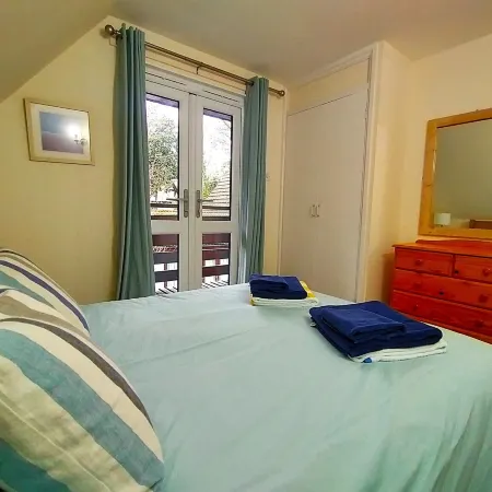 Trevithick Cottage Sleeps 6 Dog Friendly Parking
