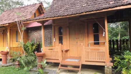 Omah Rumba Bata Отели рядом с достопримечательностью «Islamic University of Indonesia»