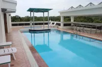 Parkview Hotel - Pools