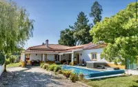 Farmhouse Sleeps 8 with Pool & Horses - piscina