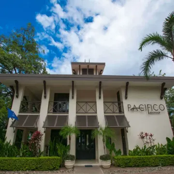 Impressively Designed and Decorated 3rd-Floor Space Overlooking Pool in Coco